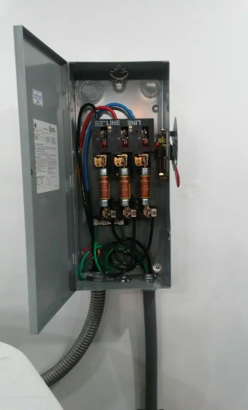 Three-phase disconnect switch installed for Smoke Detector Installation in Hockinson